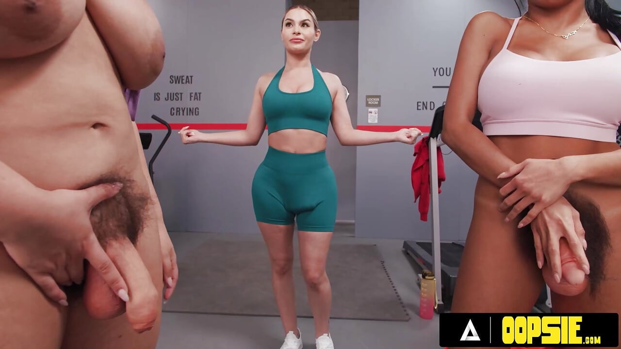 Oopsie - iki hatun Nicole Aria'nın spor salonu seansı futa üçlü grup seks boşalma festivaline dönüşüyor