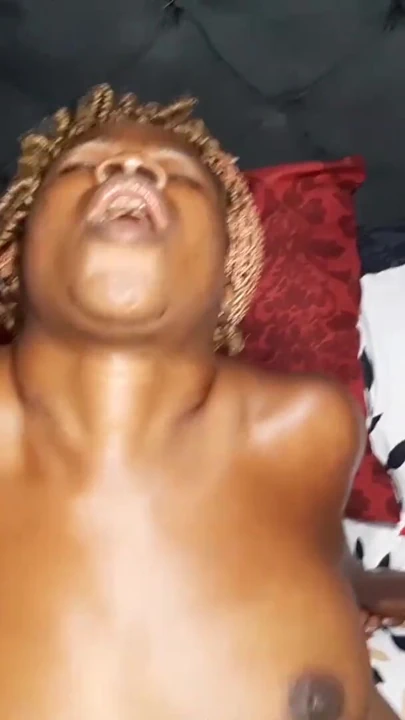 Büyük yarak krissy üvey kız kardeşini büyük yarağıyla sikiyor ve ona seksi hissettirdi | Klip 2