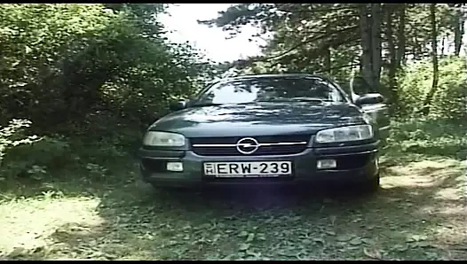 Yemek fetişi ve amcık mutfakta sikişiyor