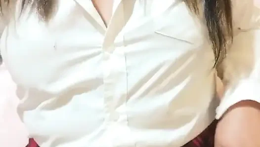 Erkek arkadaşım çok uzakta ve bunu içime yapmadığı için evde en sevdiğim şeyi yapıyorum