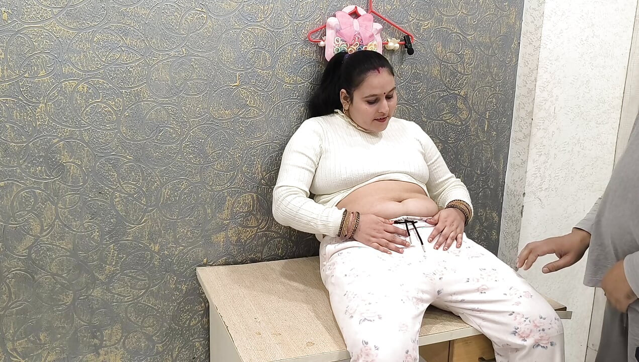 Üvey kız üvey babasını baştan çıkarıyor hileli seks mide ağrısını kontrol et
