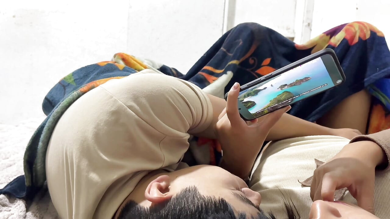 Lütfen durma ve içeride bitir! Yakında aldatılan kocam gelecek ve bizi keşfedebilecek