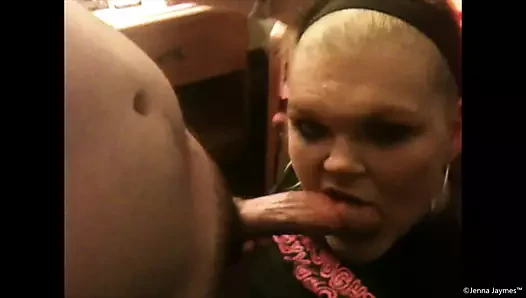 Jenna jaymes seksi emme çük görünüyor (şort)