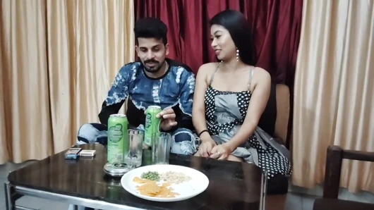 Arkadaşının kız arkadaşını aradı ve otelde seks yaptı