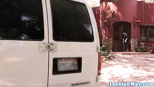 inked lezbiyen pussyfucks bebeğim kullanma strapon