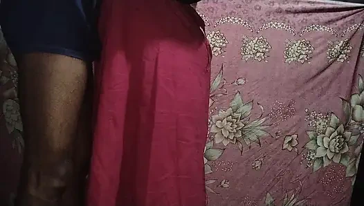 Bangladeşli ateşli çift karı koca seks yapıyor