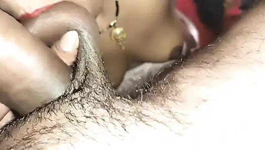 Hintli kadın sevgilisiyle sert sikişiyor