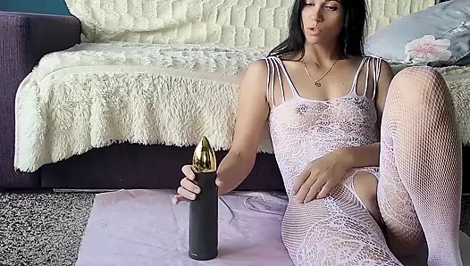 Götümde tank mermisi. Anal delik bir parçalanma mayını üzerinde gerilir.