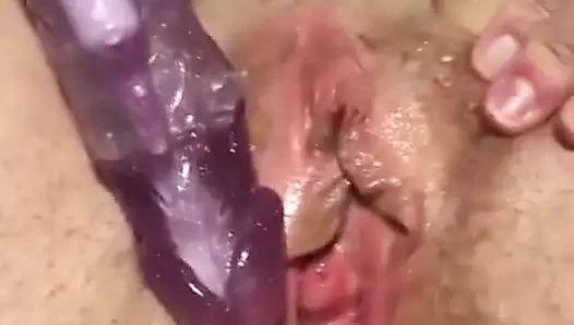 60 yaşındaki nine orta yaşlı seksi kadın matur anal dildo oyunu sikişmeye hazırlanıyor