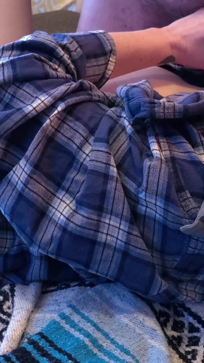 Seksi milf karım ıslak klitorisini ovuyor, kameraları kurdum, sonra seksi yumuşak karnına yükümü patlatana kadar onu sertçe becerdim! | Klip 2