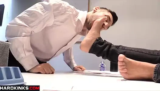 Hardkinks - ayak yalama seansı