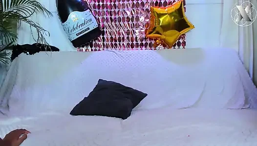Aromalı Lezbiyen Yalama: Sıkı Vajinasına Bal Sürdüm
