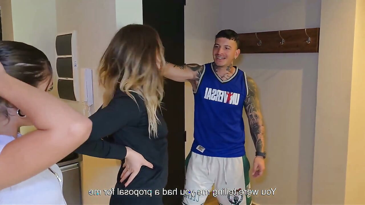 Lezbiyen çift birbirlerine güveniyor. Anal seks ve