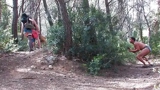 Azgın genç amcık Cherry'nin sert sikilen yarığı dölle dolu görünüyor