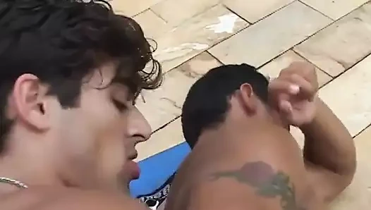 Kaslı adam Marcelo Indio, te maçından sonra kalecisini eğitmeye karar verdi ve ona birkaç gol attı