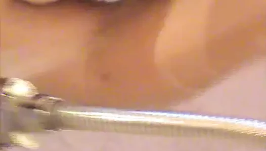 EN LA DUCHA ME TOCO