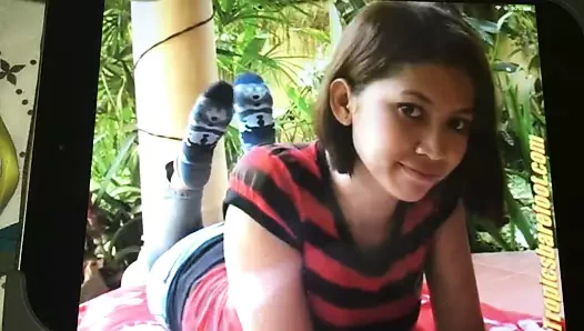 Seksi asyalı boyutu 10 fit ve uzun ayak parmakları, çoraplar çıkıyor