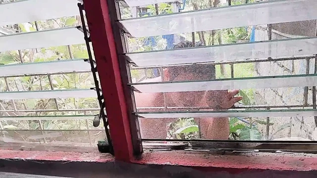 PLUMBER SECRETLY WATCHING ME, COME IN AND EJACULATE BUT DON'T PUT YOUR COCK INSIDE MY PUSSY