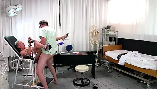 Mandy gizem doktoruyla ateşli sikişiyor