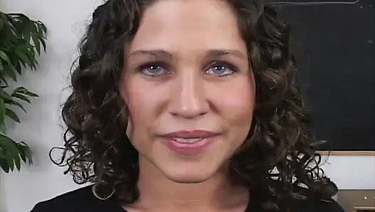 Utangaç lezbiyen dominatrix olur! Arkadaşı panikledi