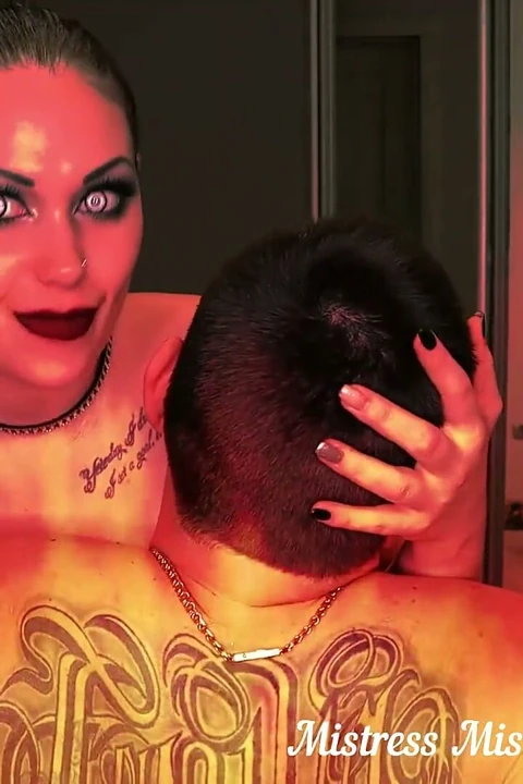 Succubus sana biniyor ve spermine küfür ediyor!