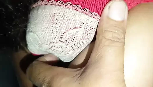 Kayınvalideme hizmet etmek oynamayı seviyor