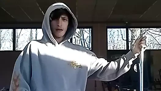 Genç eşcinsel ibne ev işi yapıyor