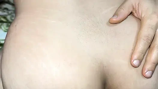 Mısırlı ateşli evli kadın büyük Arap yarağına biniyor ateşli Arap seksi