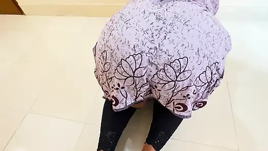 Arap güzel büyük götlü ve büyük memeli hizmetçi temizlik yaparken beklenmedik edepsiz seks - döl sınırsız