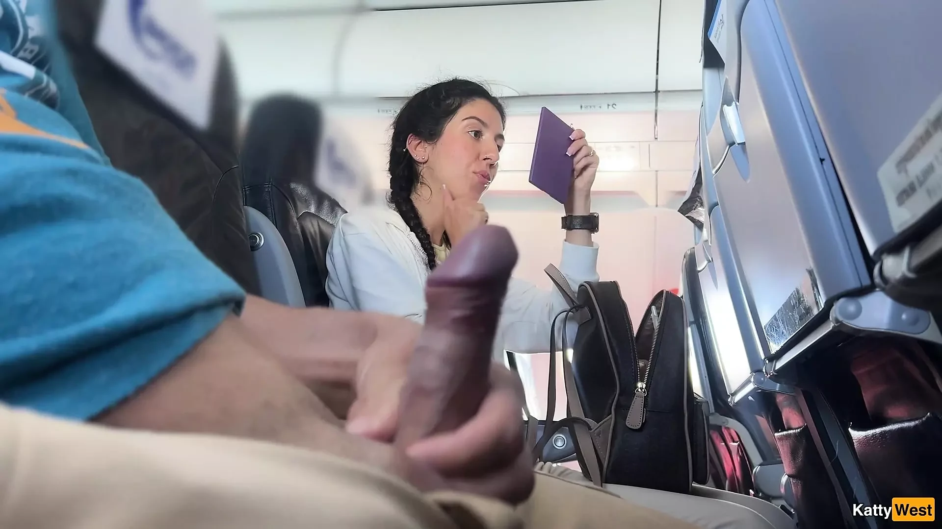Uçakta yarak teşhiri - kız beni 2 dakikada boşalmaya getirdi