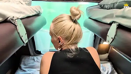 Sürtük evli kadın trende komşularını baştan çıkarıyor