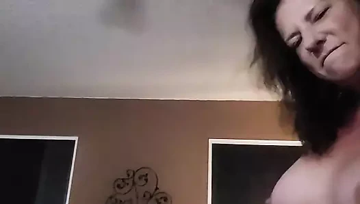 Yalnız Amerikalı orta yaşlı seksi kadın