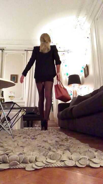 TRAVESTI REDAY SIKINI DıŞARı ÇıKARıYOR!
