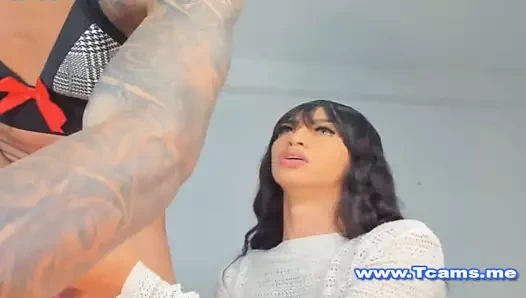 Transeksüel deepthroating ona abanoz arkadaş