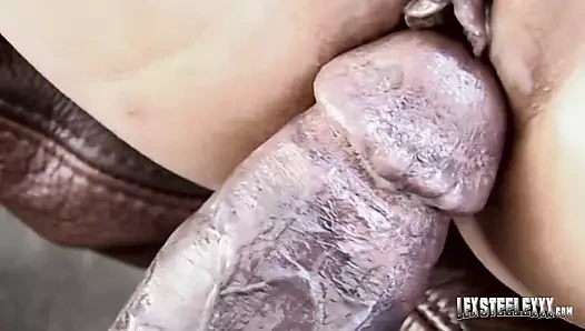 Jasmine leigh, deliklerinde lexington steele'in horozunu deniyor!