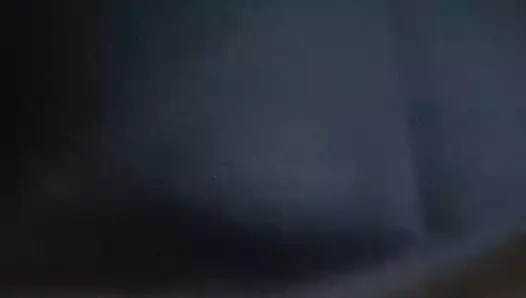 Mor arkadaşımız üzerinde oturuyor