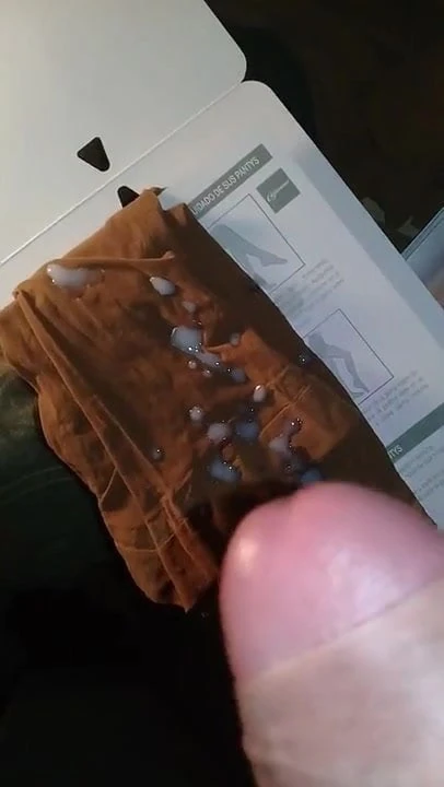 Semen en las nuevas pantimedias de mi hermana