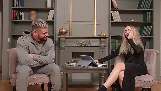 Seksi büyük memeli psikologla sikişerek orgazm oluyor