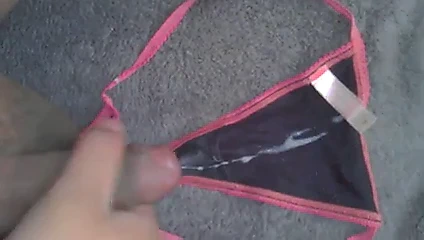 Cum üzerinde yeğen çok seksi siyah vs tanga külot