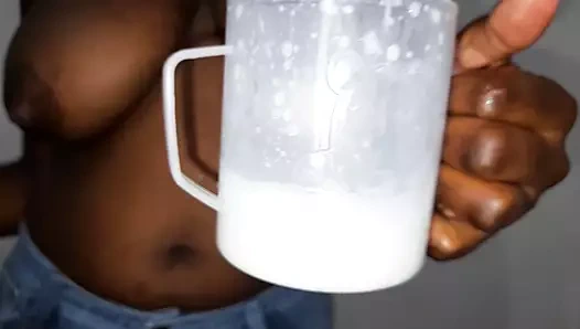 Gel bardaktan süt iç bebeğim