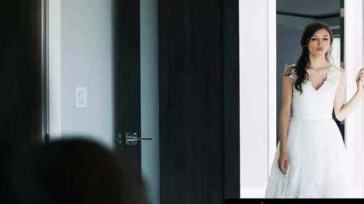 Saf tabu gelin Maya Wolfe endişeli nişanlısını seve seve üvey annesi Reagan Foxx'un göğüslerini emerken yakaladı