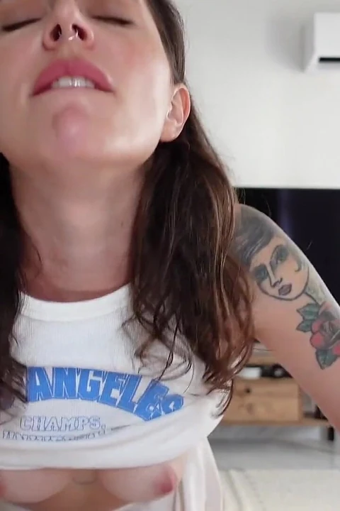 Büyük yuvarlak götlü yoğun anal!