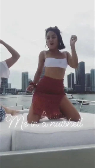 Vanessa hudgens seksi instagram derleme