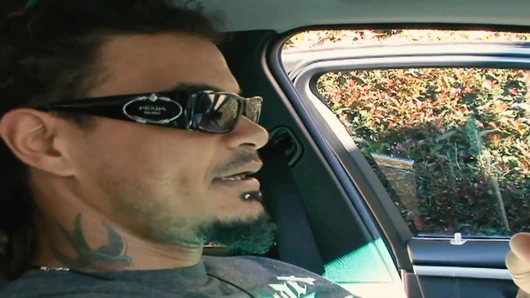 Bir sürü seks oyuncağı ve parmakla sikiş eylemi olan lezbiyen üçlü grup seks