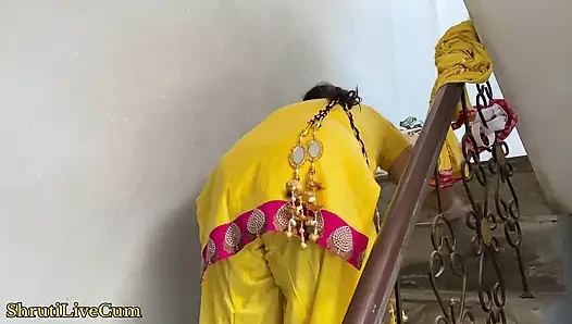 Devar ji'm götümü iyi hissediyor, bu yüzden karantinadayken desi köyü yeni evli yenge Hintçe sesli seks