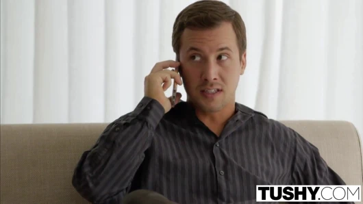 Tushy - çocuk bakıcısı kelsi monroe iş yerinde anal alır