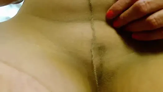 1405 DawnSkye 2 gün boyunca giydikten sonra Adam Stan'e seksi kahve renkli külotlu çorap gönderdi