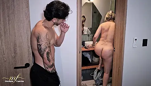 Yağmurdan sırılsıklam vardım ama üvey oğlum beni dölüyle bile ıslatıyor - Monique Fuentes ve Zack Whiter