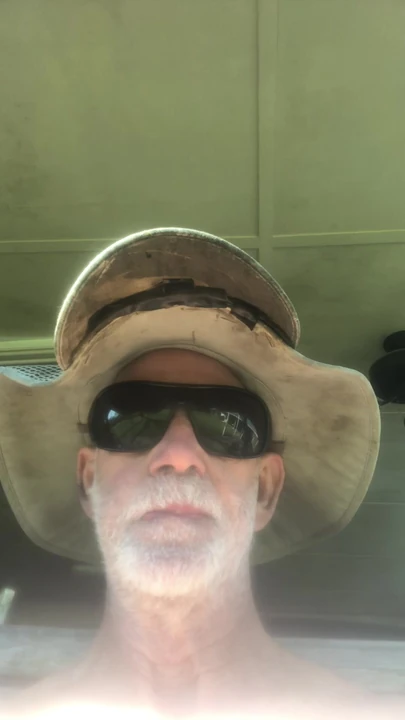 Обнаженная на улице