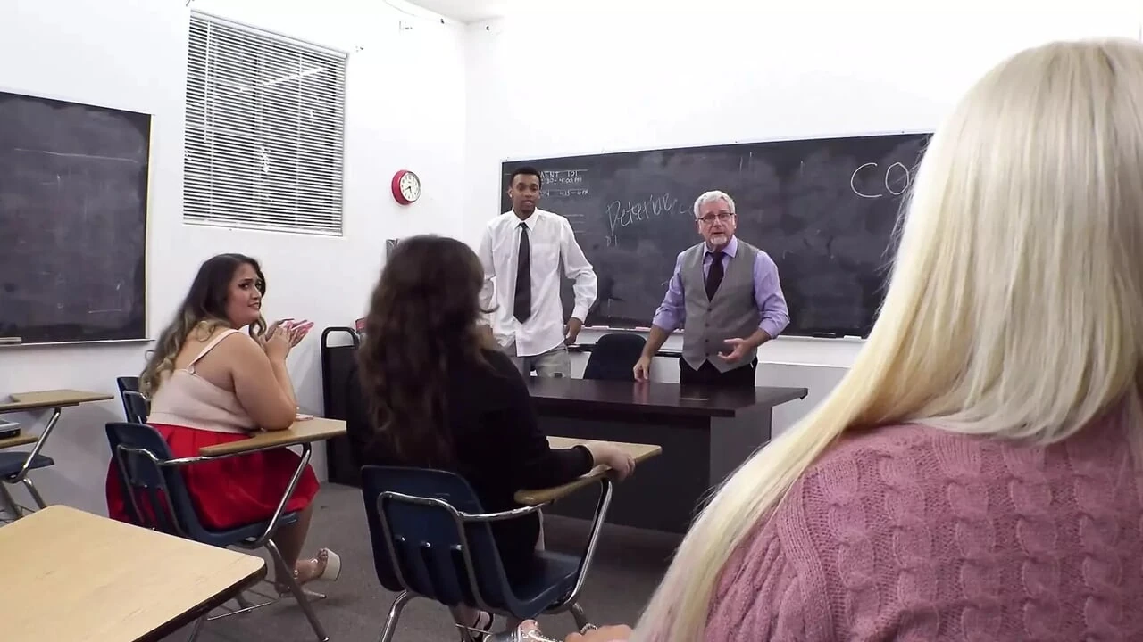 3 हॉट प्लंबर्स के साथ खूबसूरत विशालकाय महिला निरोध केंद्र में अंतरजातीय नंगा नाच